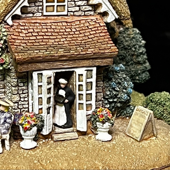 Lilliput Lane | Bargate Cottage Tea Room | English Tea Rooms Collection - Picture 4 of 15